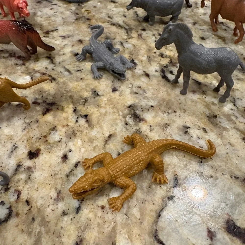 25 Mini Farm Animal Figurines Realistic Figures Educational Toys for Toddlers Ca